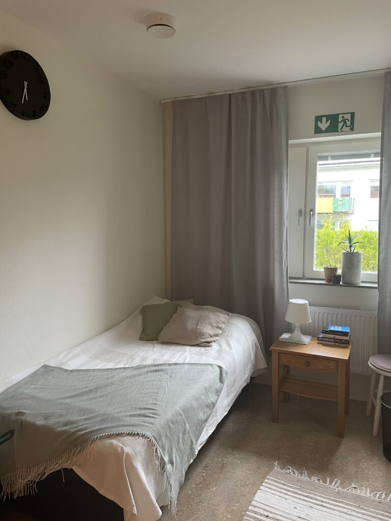 Säng på HVB Hindås